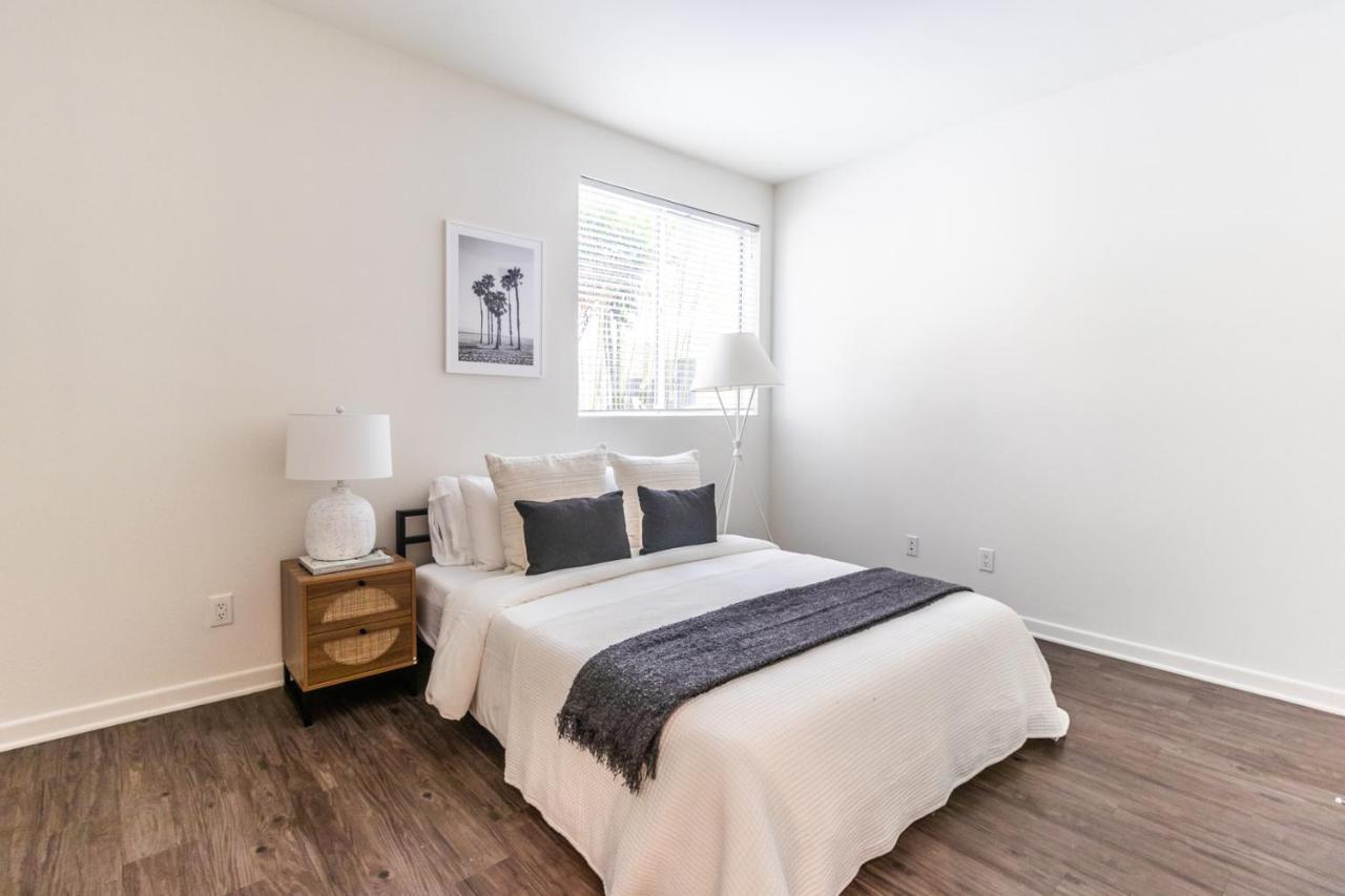 Spacious 2br Near Santa Monica Beach, Walk Everywhere! Appartamento
