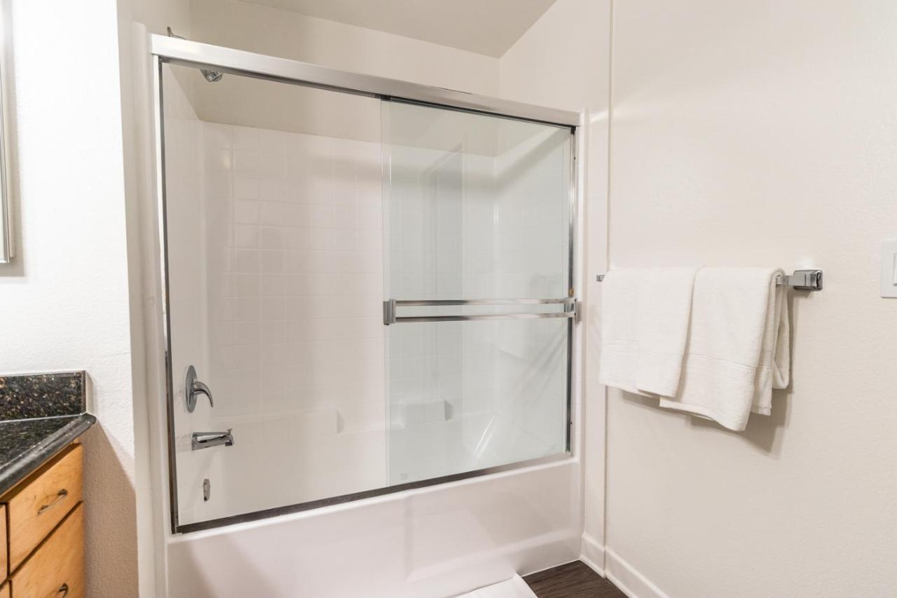 Spacious 2br Near Santa Monica Beach, Walk Everywhere! Appartamento Los Angeles
